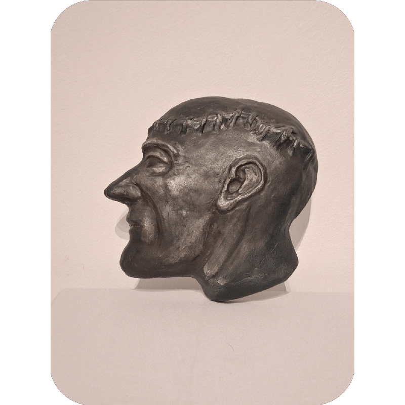 Pensamientos giratorios bajo relieve