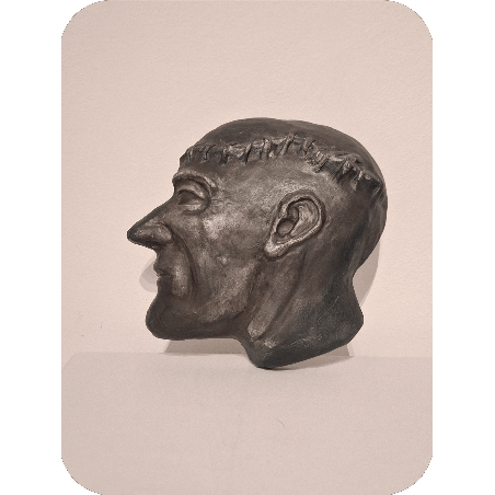 Pensamientos giratorios bajo relieve