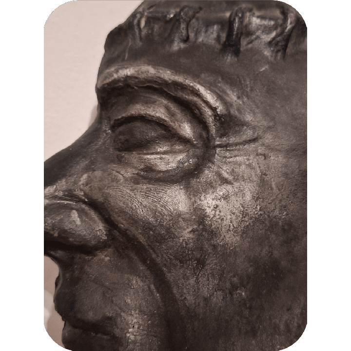 Pensamientos giratorios bajo relieve