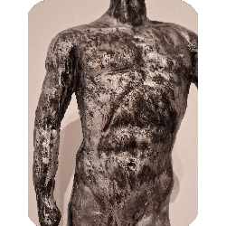 David escultura de cuerpo entero inspirado en el David de Miguel Angel